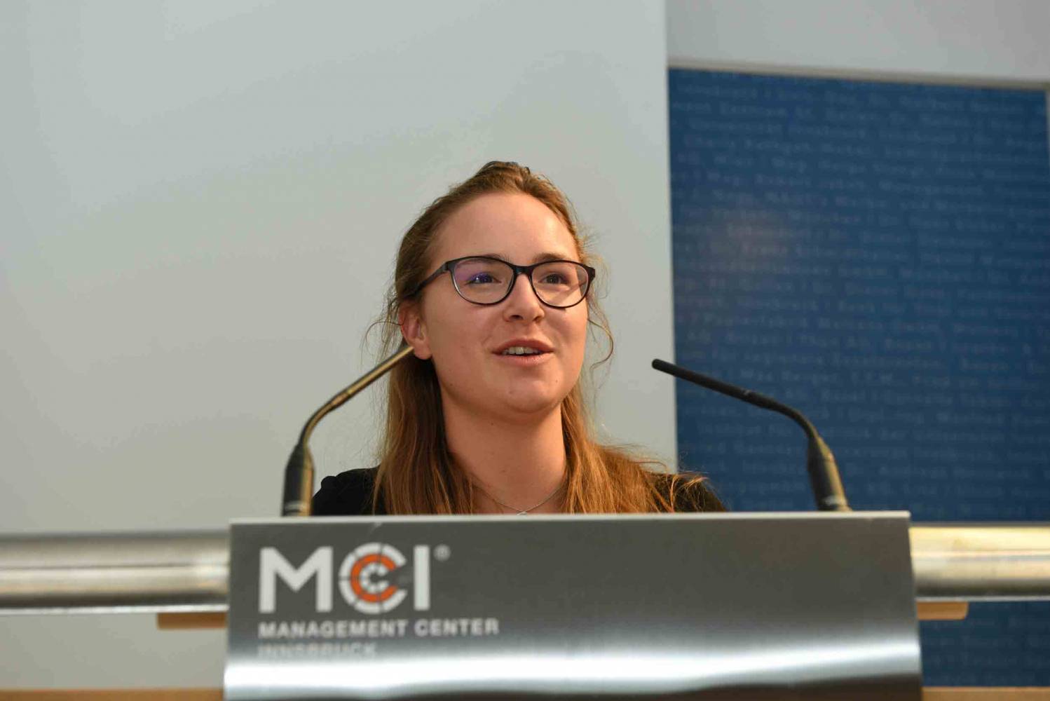 Jana Ganzmann, Co-Founder of SETup, during her introduction at the MCI.