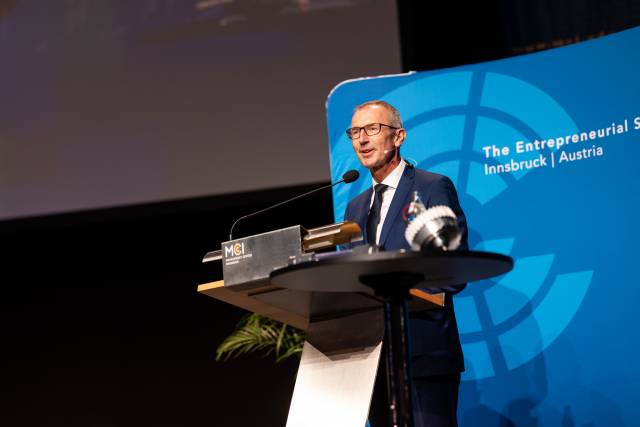 MCI-Rektor Andreas Altmann eröffnet die Veranstaltung im Congress Innsbruck. © Thomas Steinlechner