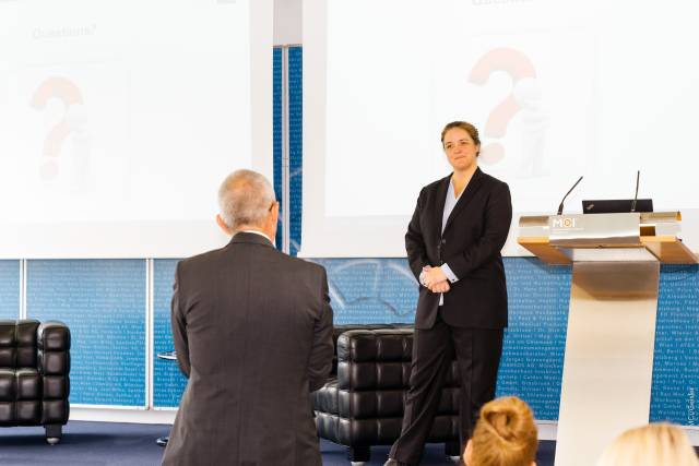 Wendy Farrell bei ihrer Antrittsvorlesung zum Thema „Gender and Leadership“. © MCI/Geisler