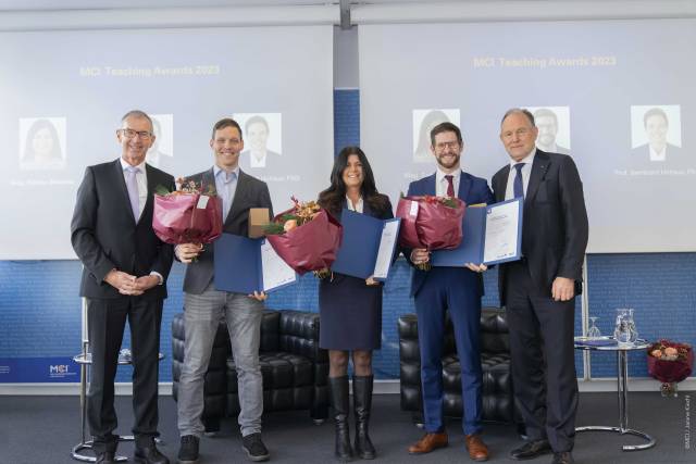 V.l.n.r.: MCI Rektor Andreas Altmann, Bernhard Hollaus, Sabine Mertens, Daniel Sieber, Leiter des MCI Hochschulkollegiums Franz Pegger. ©MCI / Janine Kiechl