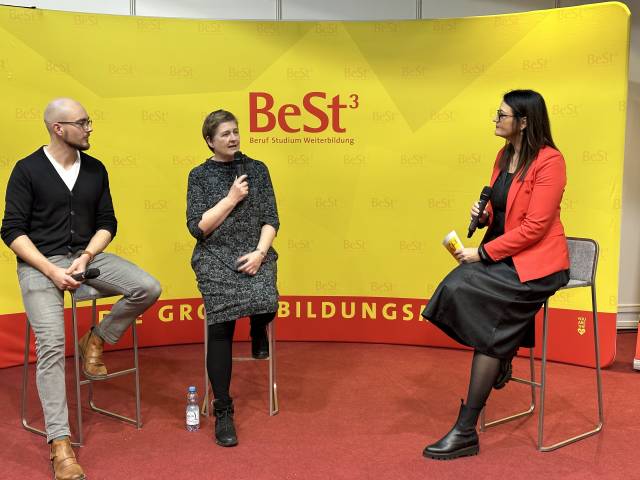 <p>Eindrücke von der BeSt³ | Innsbruck: Präsentation unseres Studiengangs mittels Interviews mit unseren Kolleg:innen Thomas Dierker und Eva Fleischer. © MCI</p>