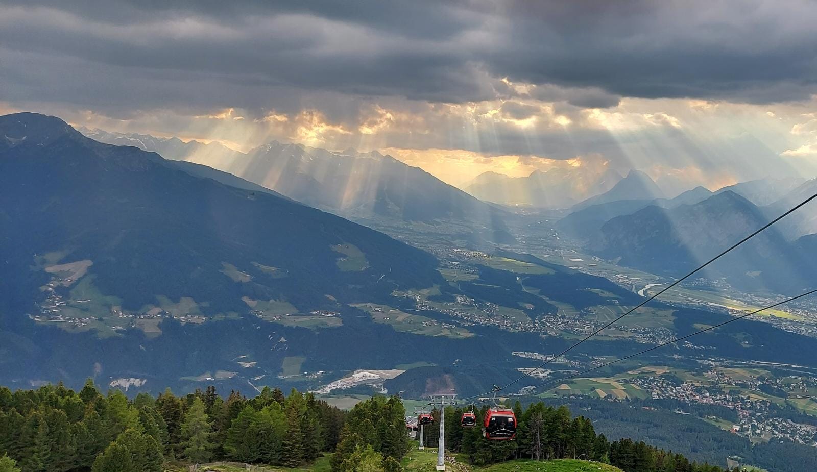 <p><em><em>Blick auf Innsbruck vom Kofel Restaurant. © </em></em>Caroline Deweer<em><em><br /></em></em></p>