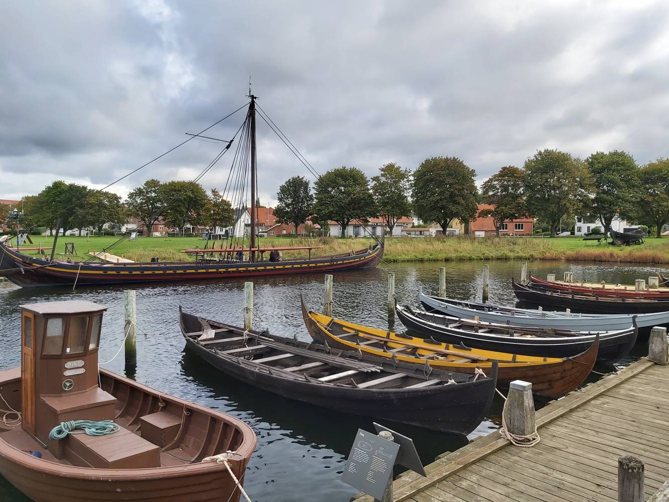 <p>In Roskilde werden alte Wikingerschiffe ausgestellt und immer noch ganz traditionell nachgebaut.. <em>Foto: Gerhard</em></p>