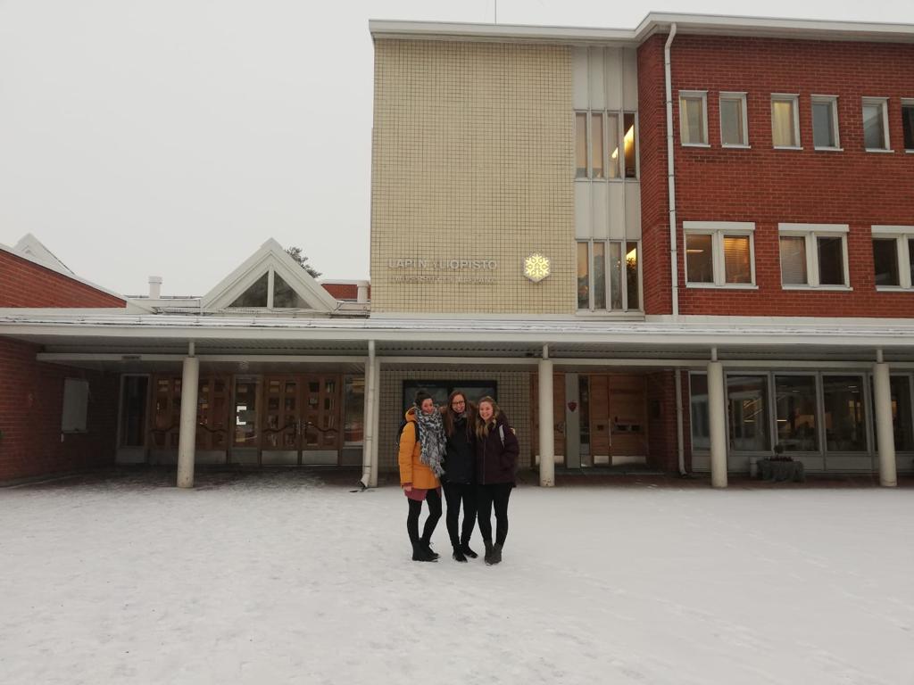 <p><em>In front of the University of Lapland. Foto: Mikolasch </em></p>