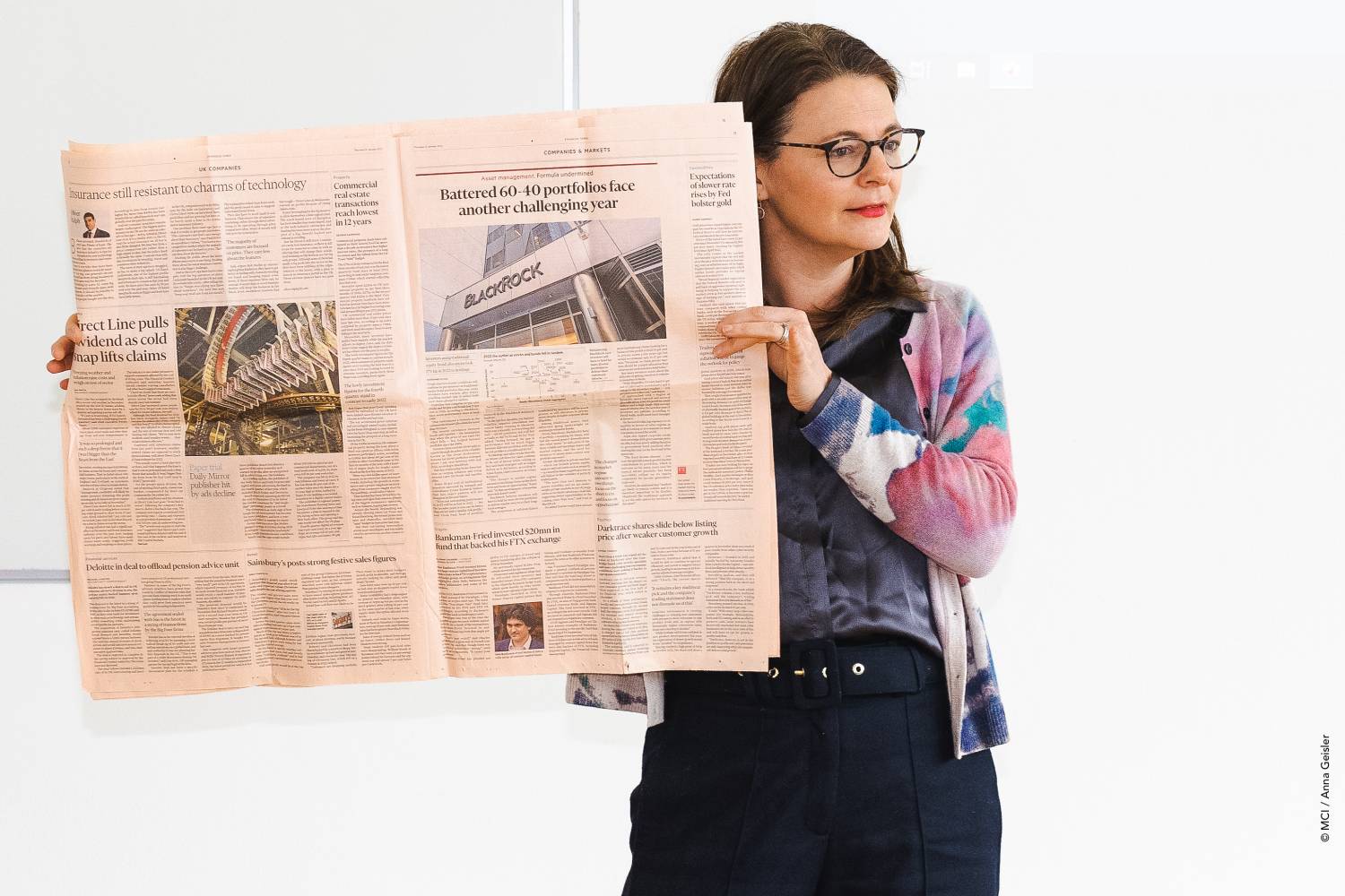 <p><em>Lecturer Carolin Schönherr during the kick-off of the On-Campus Days. ©MCI/Geisler<br /></em></p>