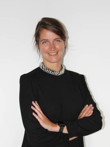 <p><em>Nadine Singer, alumna of Bachelor's program of Business Adminstration Online and Master's program Corporate Governance & Finance Online. Photo: (c) Nadine Singer</em></p>