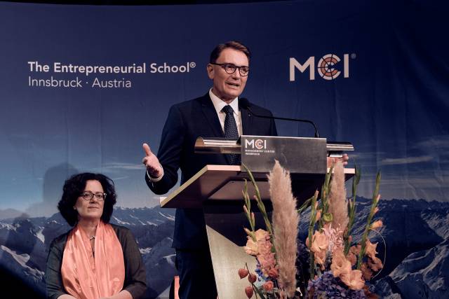 <p>Rede von Dr. Peter J. Mirski. Foto: MCI</p>