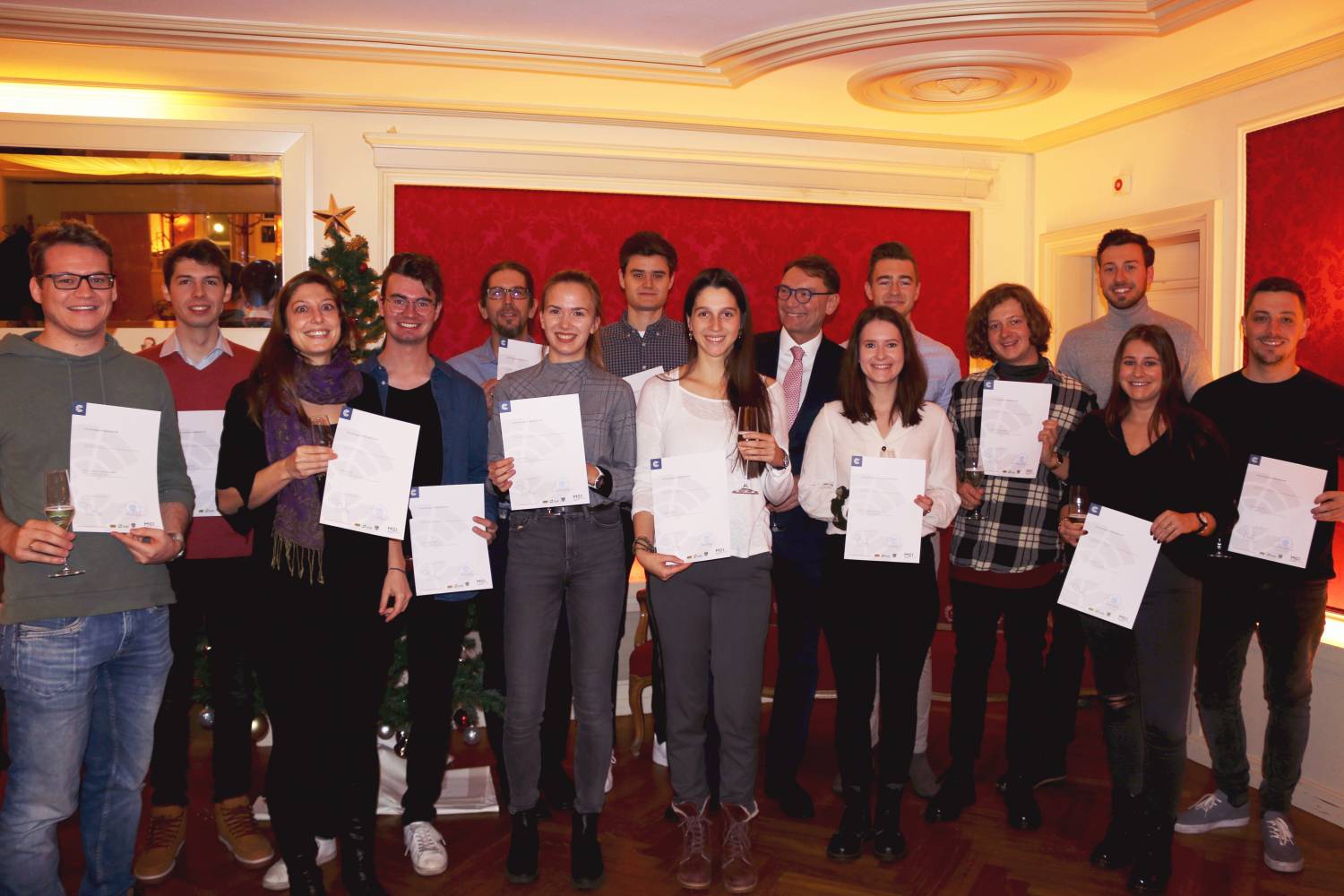 <p>Frühstück mit den MCiT & DiBSE Leistungsstipendiaten im Café Sacher. Foto: MCI</p>