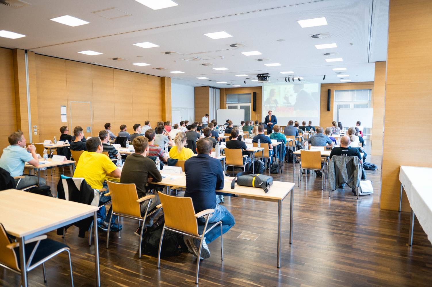 <p>DiBSE Kick-off Event Jahrgang 21: 68 Erstsemestrige stürzen sich ins Abenteuer Online Studium. Foto: Arno Rottensteiner</p>