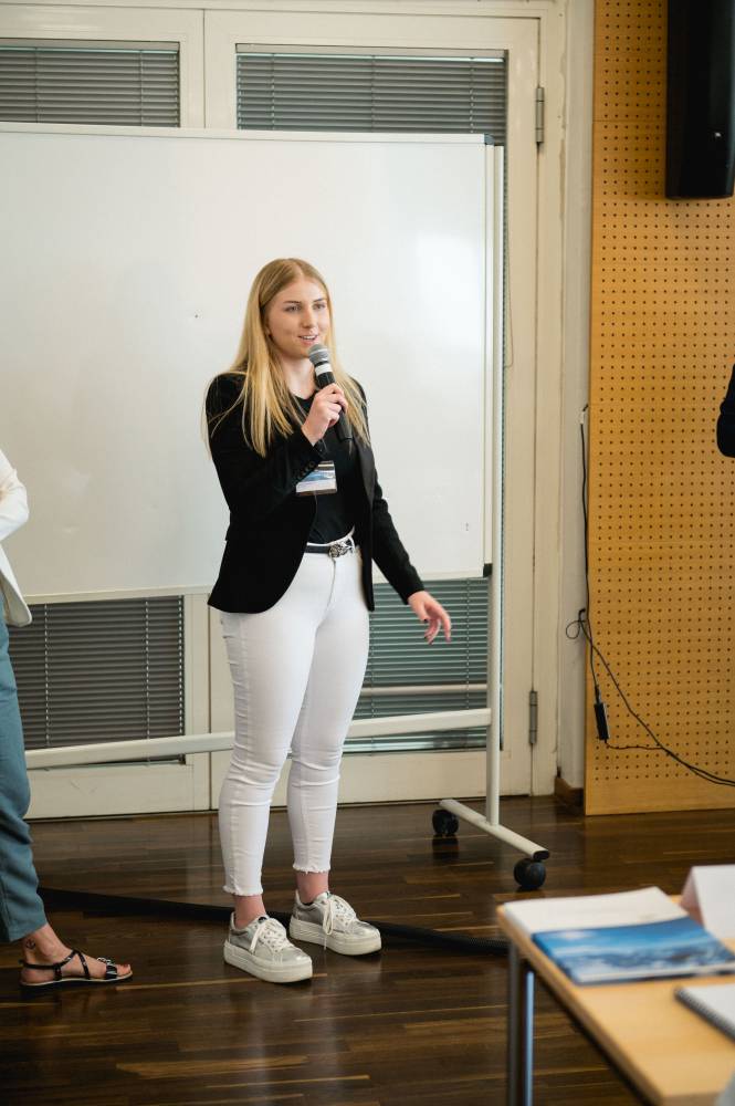 <p>DiBSE Kick-off Event Jahrgang 21: Office Managerin und Jahrgangsbetreuerin Theresa Baumann. Foto: Arno Rottensteiner</p>