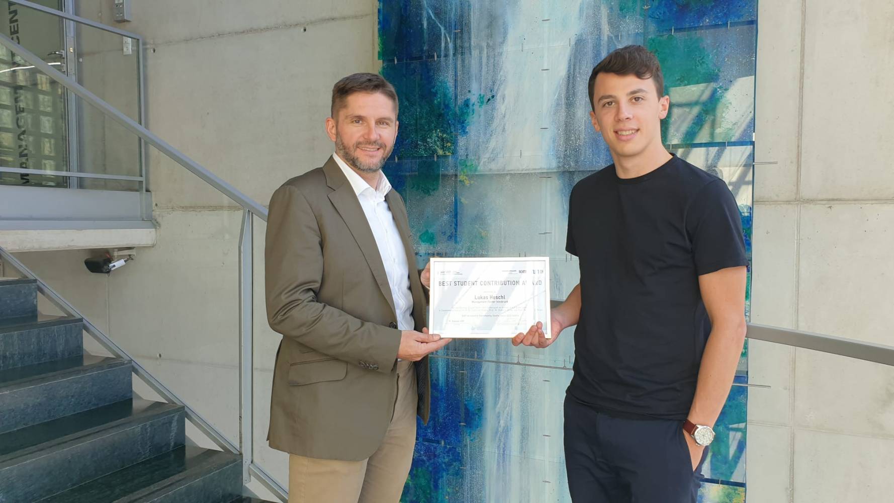 MCI Projektmitarbeiter und ehemaliger Management, Communication & IT Masterstudent Lukas Heschl, MA, gewinnt mit seinem Beitrag „Digital Twin – Ein Fallbeispiel zu Industrie 4.0 in der Lehre“ den Best Student Contribution Award der SAP Academic Community Conference 2021 DACH.