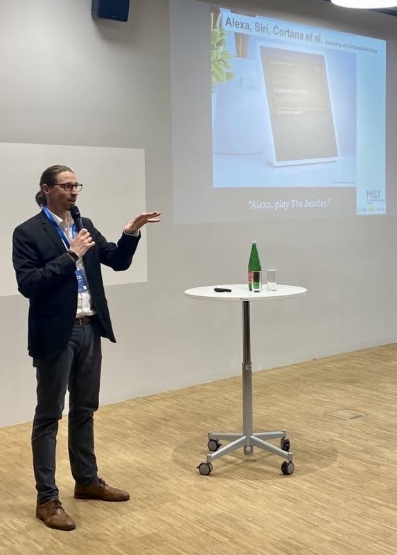 <p>Stephan Schlögl präsentierte die Ergebnisse einer Studie zum Thema Data Story Telling in Unternehmen. ©MCI / DiBSE</p>