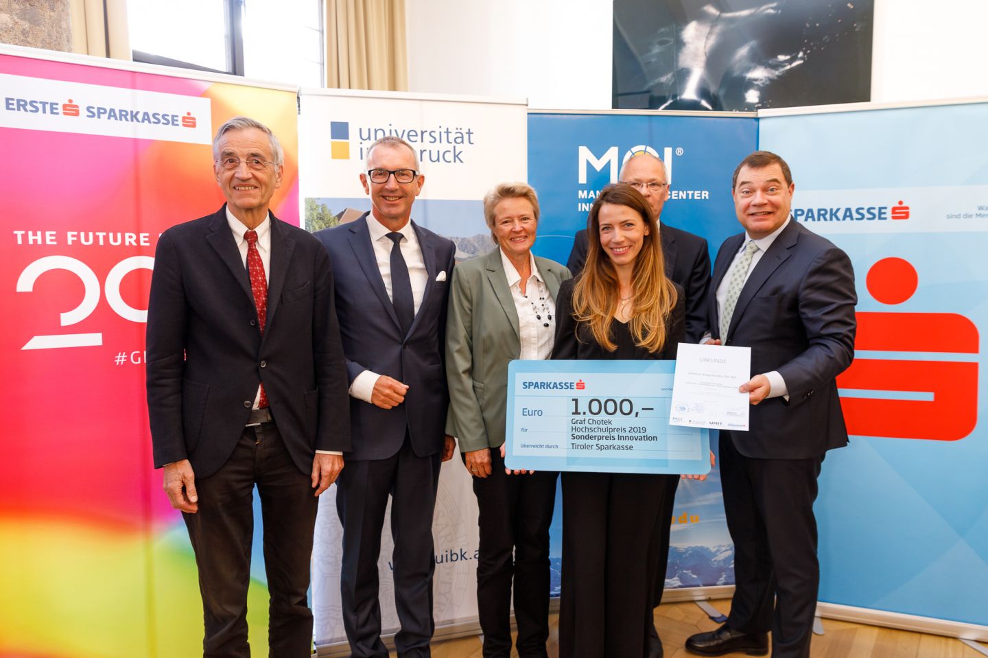 MCiT award winner Viktoria Wegscheider with the Rector of the University of Innsbruck Tilmann Märk, MCI Rector Andreas Altmann, UMIT Rector Sabine Schindler, Hans Unterdorfer (Board of Directors of Tiroler Sparkasse), Eckhart Söllner (Board of Directors of Privatstiftung Tispa). Photo: Thomas Steinlechner