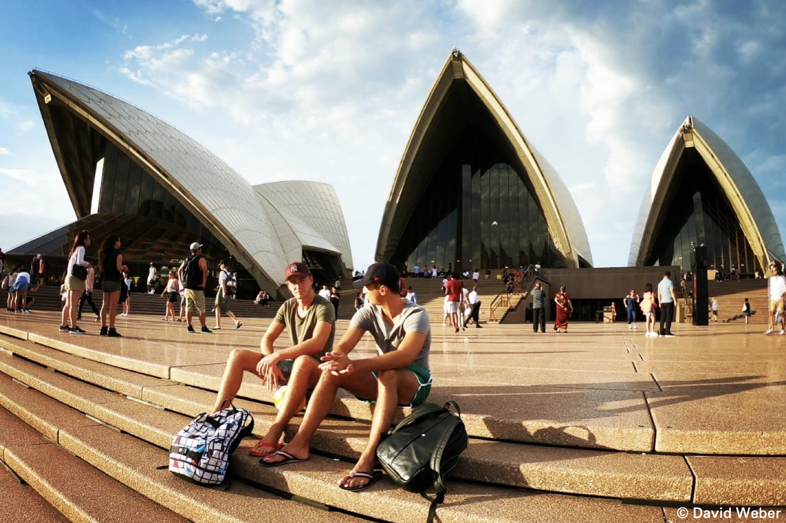 <p>David und Valentin vor dem berühmten Opernhaus in Sydney</p>