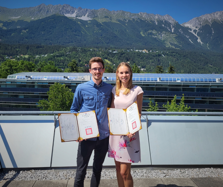 <p><em>Simon Poschinger and Elena Preymann with their diploma certificates from the NKUST. Photo: MCI Weißbriacher<br /></em></p>