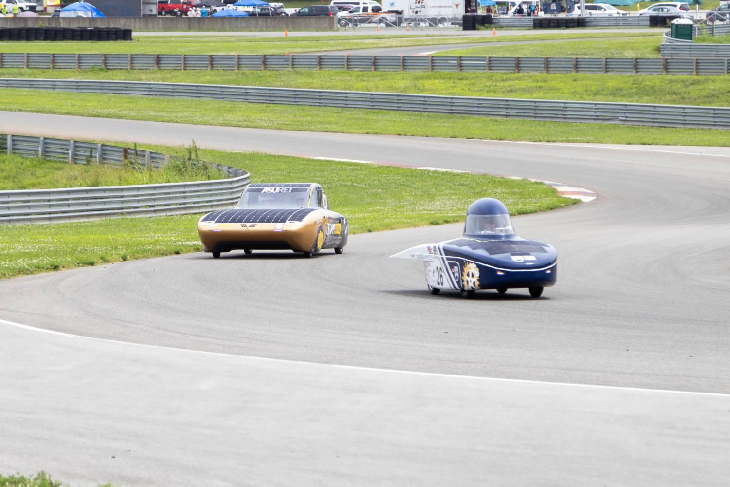 <p>The solar-powered racing cars on the track © Linderich/Team Sunergy</p>