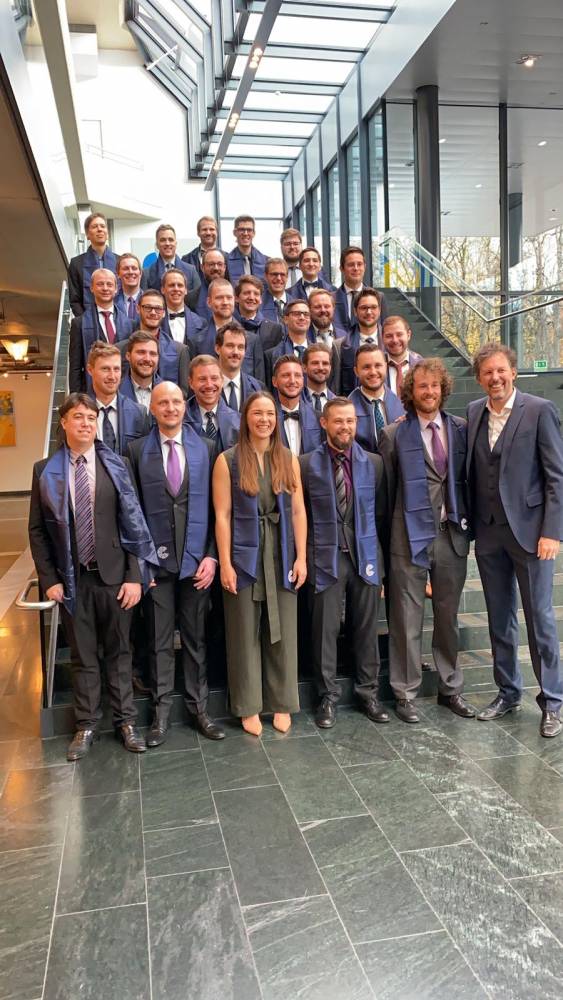 <p>Graduates of the Master's program Mechatronics & Smart Technologies together with DI Dr. Andreas Mehrle. Photo: Klaus Maislinger<em></em><em><br /></em></p>