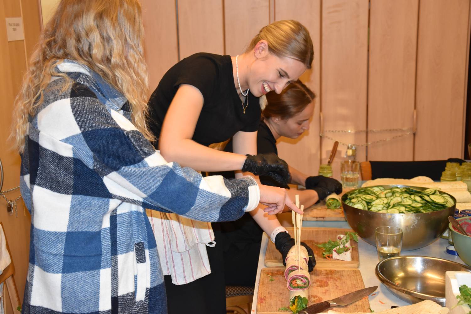 <p>The students preparing the Charity Dinner ©Joris Barel</p>