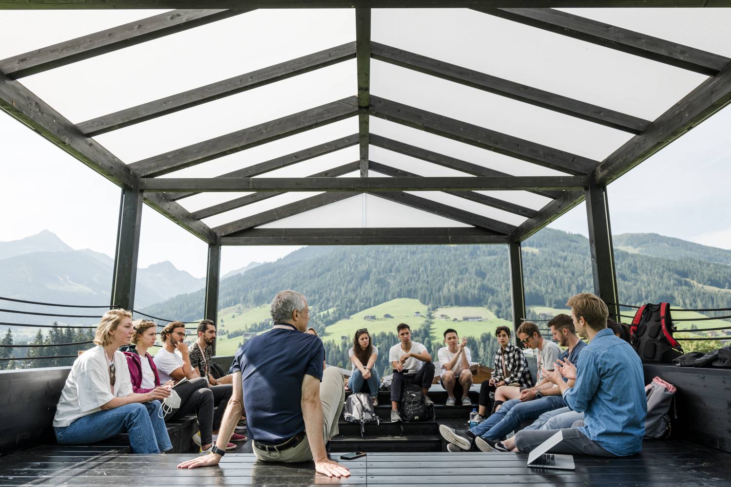 <p>Participants of the seminar week enjoying an outdoor discussion. Foto: ©EFA, Matteo Vegetti</p>