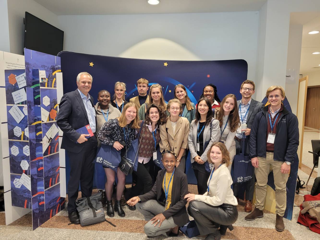 <p>Head of study programme Siegfried Walch and the students on their study trip to the European Health Forum Gastein. Photo: MCI.</p>