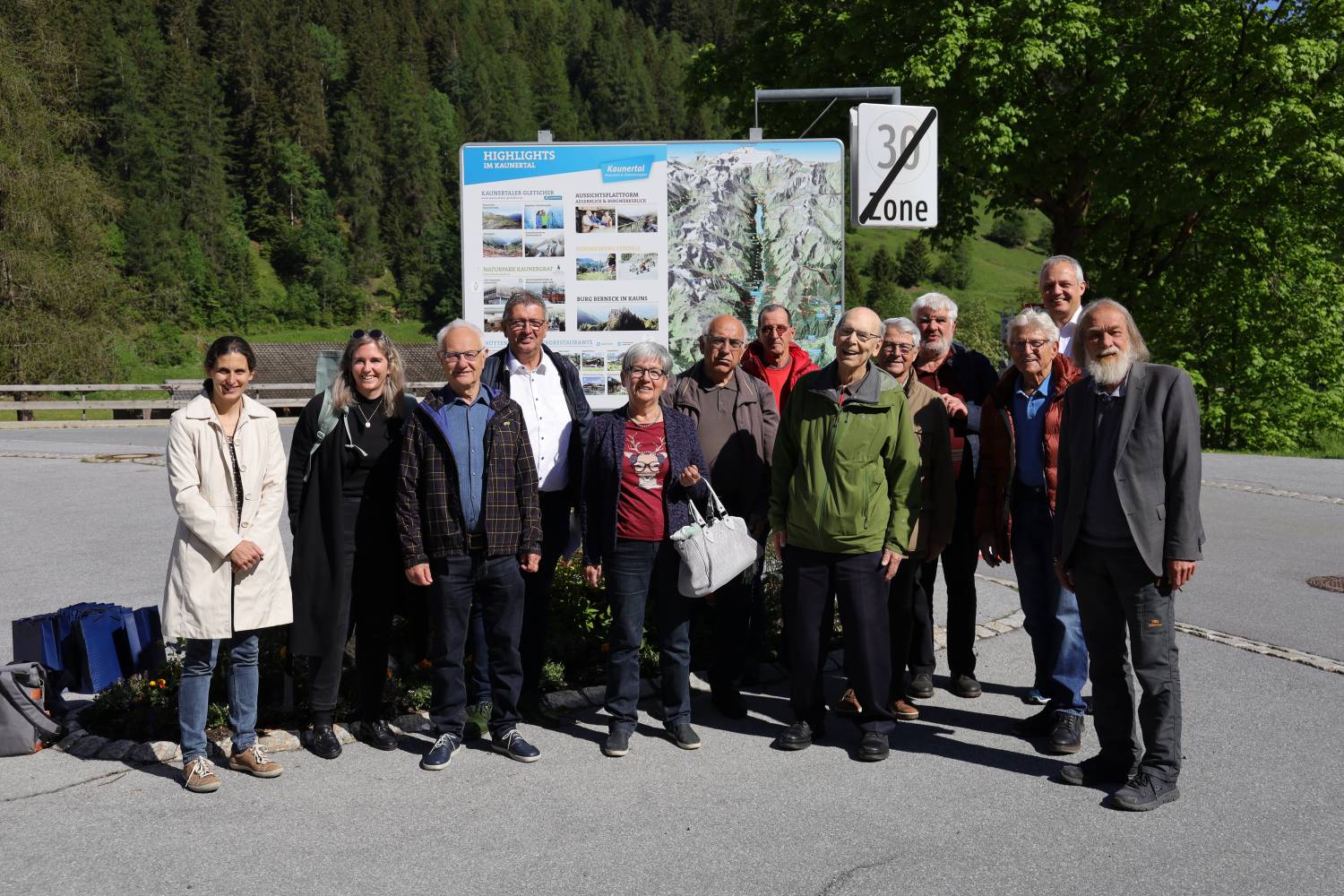 <p>Former mandataries and representatives of the study programme. Photo: MCI/Harner</p>