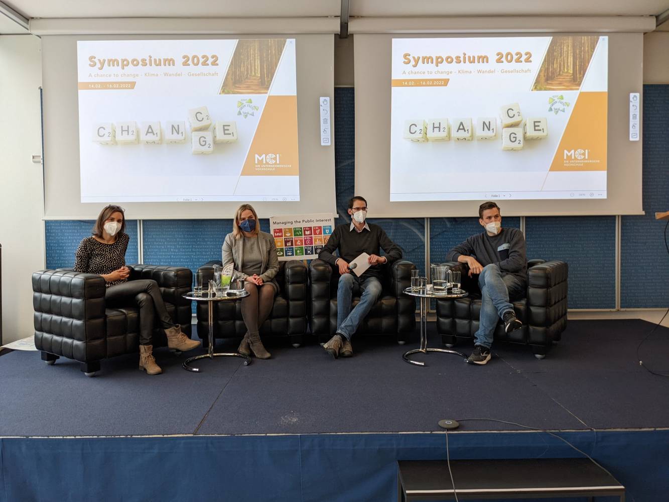 <p>Podiumsdiskussion mit den Vortragenden Anita Eder, Magdalena Vorauer, Lukas Kerschbaumer und Lukas Kruckenhauser. Foto: MCI</p>