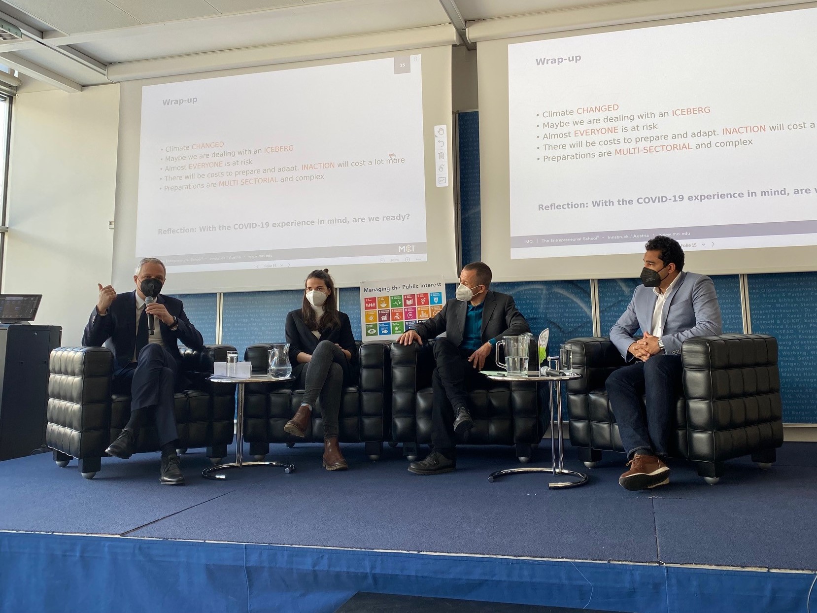 <p>Podiumsdiskussion mit den Vortragenden Siegfried Walch, Valerie Reintaler, Heinz Fuchsig und Ayman Fouda. Foto: MCI</p>