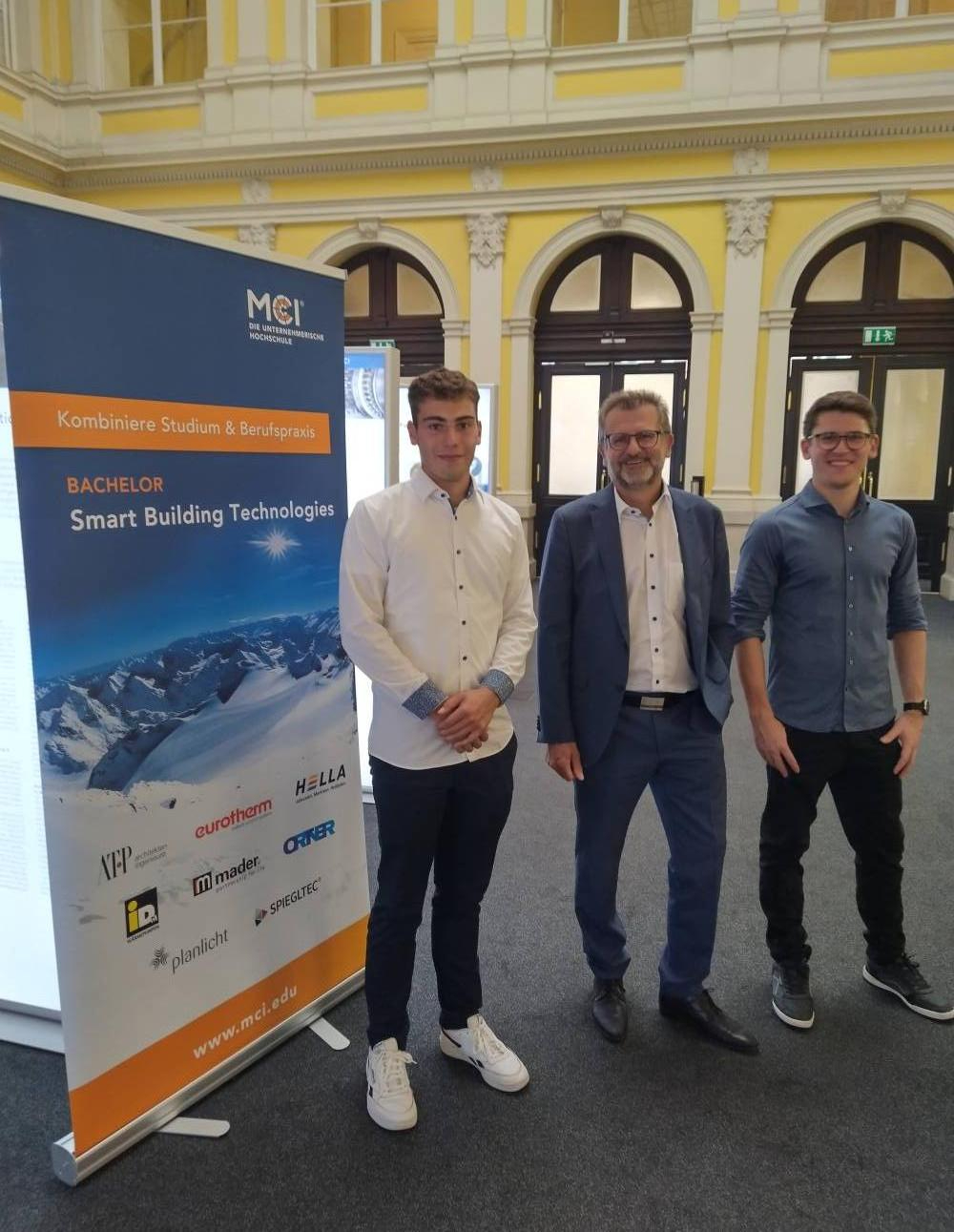 <p>The practical phases at <em>ATP architects engineers</em> will be completed in the cohort of 2022 by Julian Reisacher <br />(1st from left) and Sebastian Spitzer (1st from right), pictured with Gerald Hulka, Managing Director of the main location in Innsbruck. ©MCI-Hofer</p>