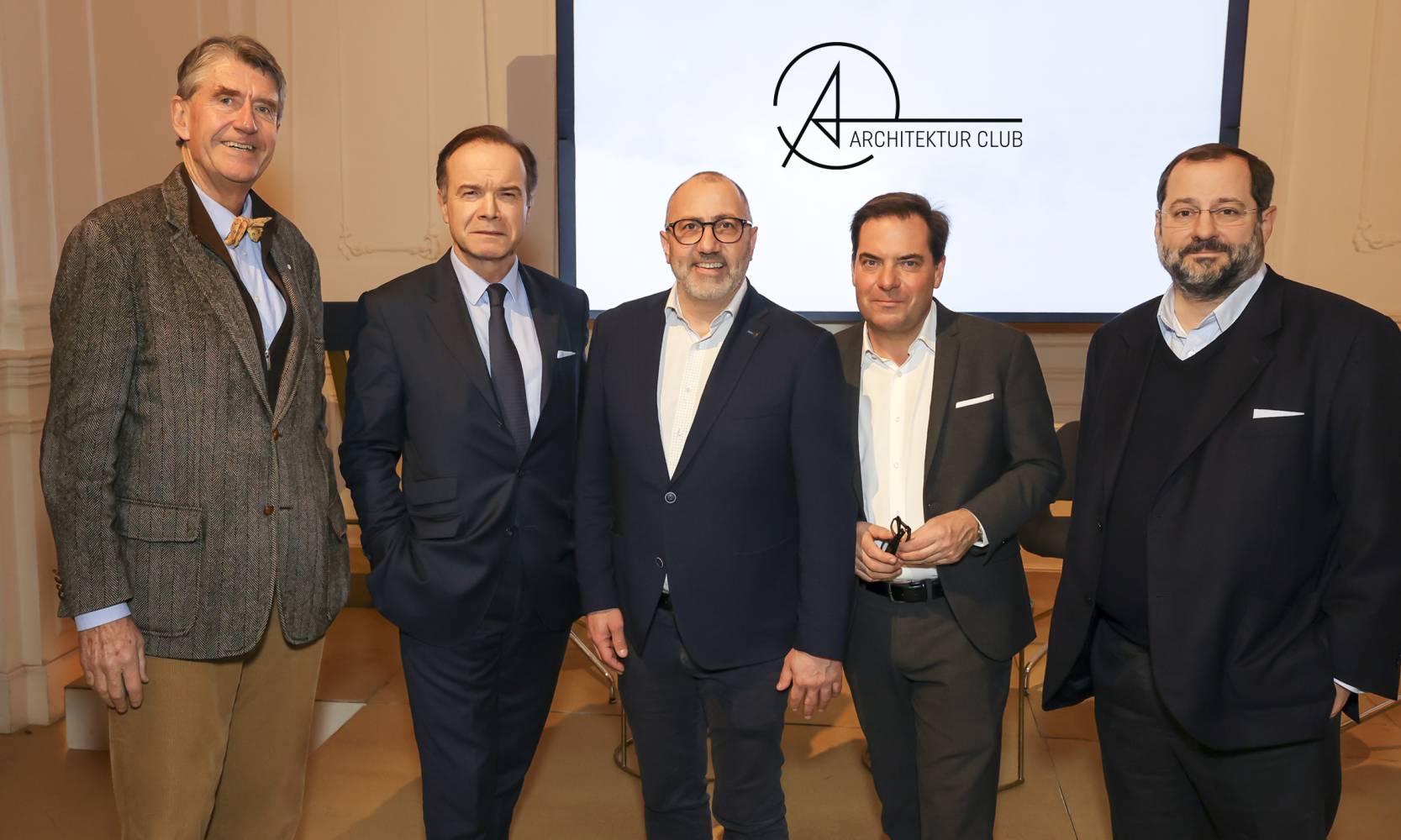 <p>v.l.n.r: Univ.-Prof. Architekt Dipl.-Ing. Christoph M. Achammer (Vorstandsvorsitzender ATP architekten  v.l.n.r: Univ.-Prof. Architekt Dipl.-Ing. Christoph M. Achammer (Vorstandsvorsitzender ATP architekten ingenieure), Mag. Thomas Winkler, LL.M. (CEO UBM Development AG), Andreas Kraler (Geschäftsführender Gesellschafter der HELLA-Gruppe), Rainer Nowak (Ressortleiter Wirtschaft, Innen- und Außenpolitik Kronen Zeitung), Daniel Riedl, FRICS (Vorstandsmitglied Vonovia SE). © HELLA</p>