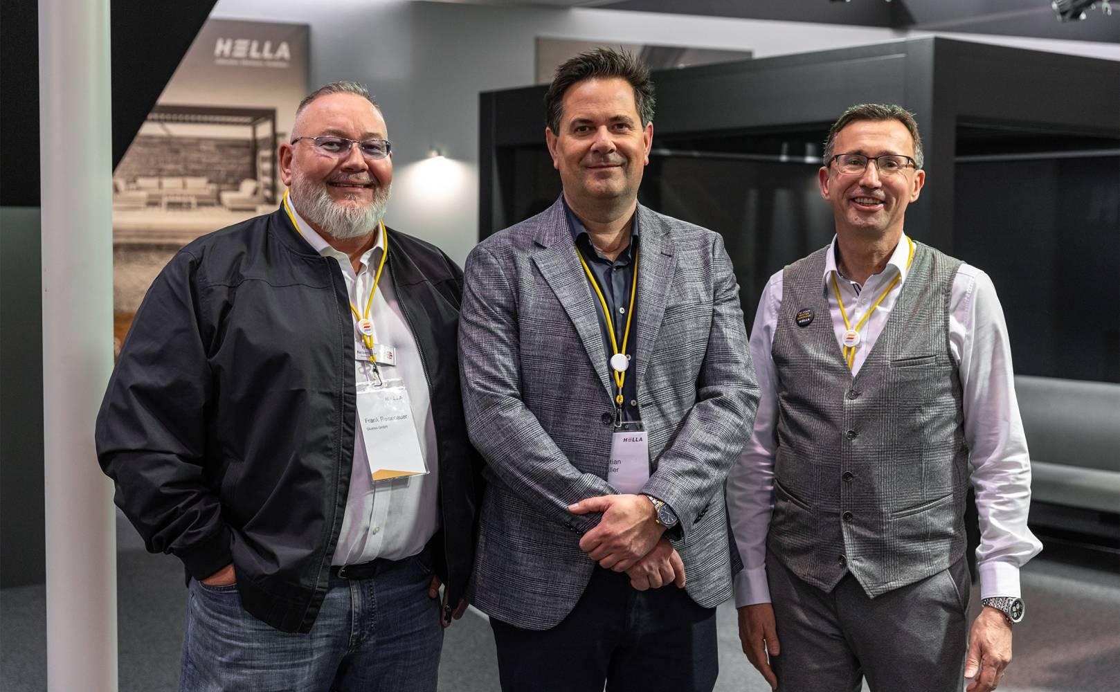 <p>f.l.t.r.: Frank Reisenauer, Managing Director Gluetex, Christian Schaller, HELLA Management Board, Ingo Gaiser-Frank Reisenauer, Managing Director Gluetex, Christian Schaller, HELLA Management Board, Ingo Gaiser-Legnini, General Sales Manager HELLA Germany. © HELLA</p>