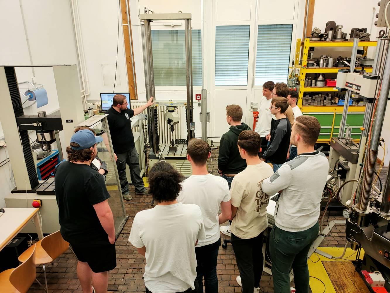 Students Visit Research Institute for Mechanical Engineering of HTL Anichstraße