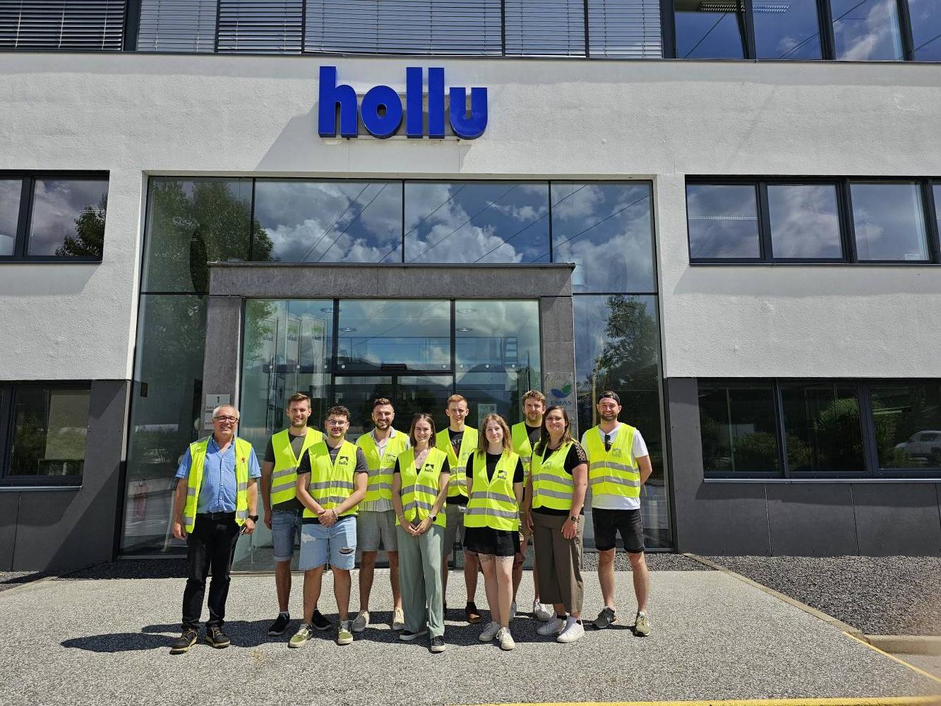 <p>Beaming faces: the 2021 cohort visibly enjoyed the afternoon excursion in Zirl. The course would like to thank lecturer Stefan Mader (1st from left) for his dedication in planning this excursion experience for the sixth-semester students. Photo: © Stefan Mader</p>