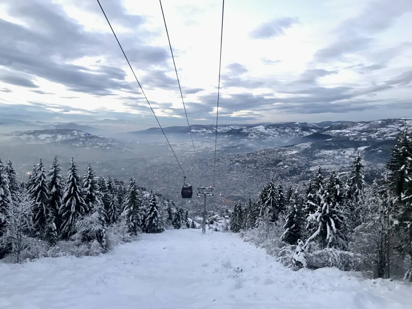 <p>Cable car connecting the center of Sarajevo with the local mountain Trebević. ©Ana Desnica</p>