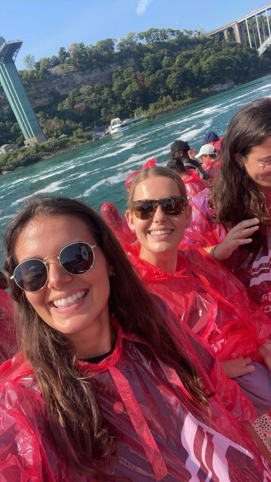 <p>Franziska and Luca at the Niagara Falls © Klinkhammer/Klotz</p>