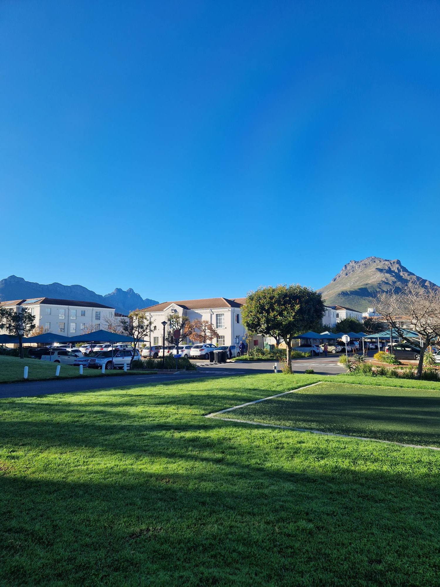 <p>Our student residence has the best view of Stellenbosch mountain © Conrardy</p>