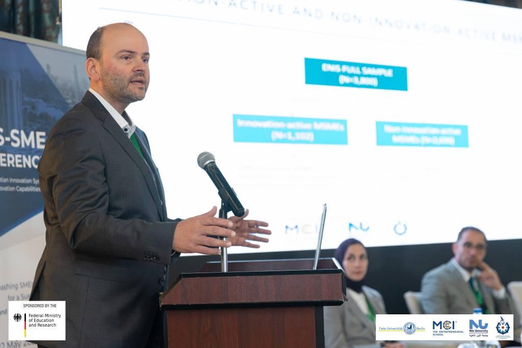 <p>Professor Som bei seinem Vortrag bei der Abschlusskonferenz des MEIS-SME Projekts © Nile University Cairo</p>