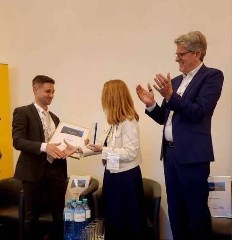 <p>David Berghamer, Bacheloabsolvent des Studiengangs Wirtschaft & Management for Professionals, gewinnt den österreichischen Handelspreis © Claudia Brauer</p>