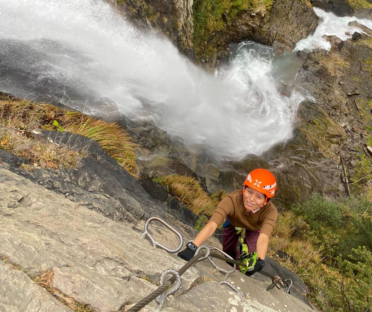 <p>Brisseth probiert ständig neue Sportarten aus, wie hier im Bild im Klettersteig. ©Chaparro</p>