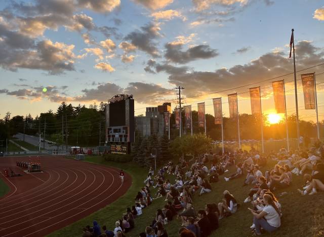 <p>Auch der Besuch eines Fußballmatches darf nicht fehlen. Foto: EvaRonkartz</p>