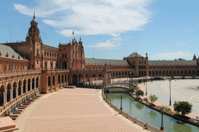 <p><em><em>Sevilla - Plaza de Espana Foto: Stanger<br /></em></em></p>