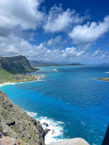 <p><em><em>Auch das azurblaue Meer begeisterte die Studierenden im Auslandssemester auf Oahu (c)Sailer<br /></em></em></p>