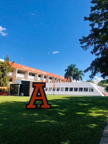 <p>Die MCI Tourismusstudierenden haben Präsenzunterricht am Campus von Mérida. Foto: Schuster/Haßlinger</p>