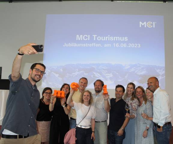 <p>15-jähriges Jubiläum für den ersten Bachelorjahrgang des MCI Tourismus (BA 2005) ©MCI / Tourismus</p>