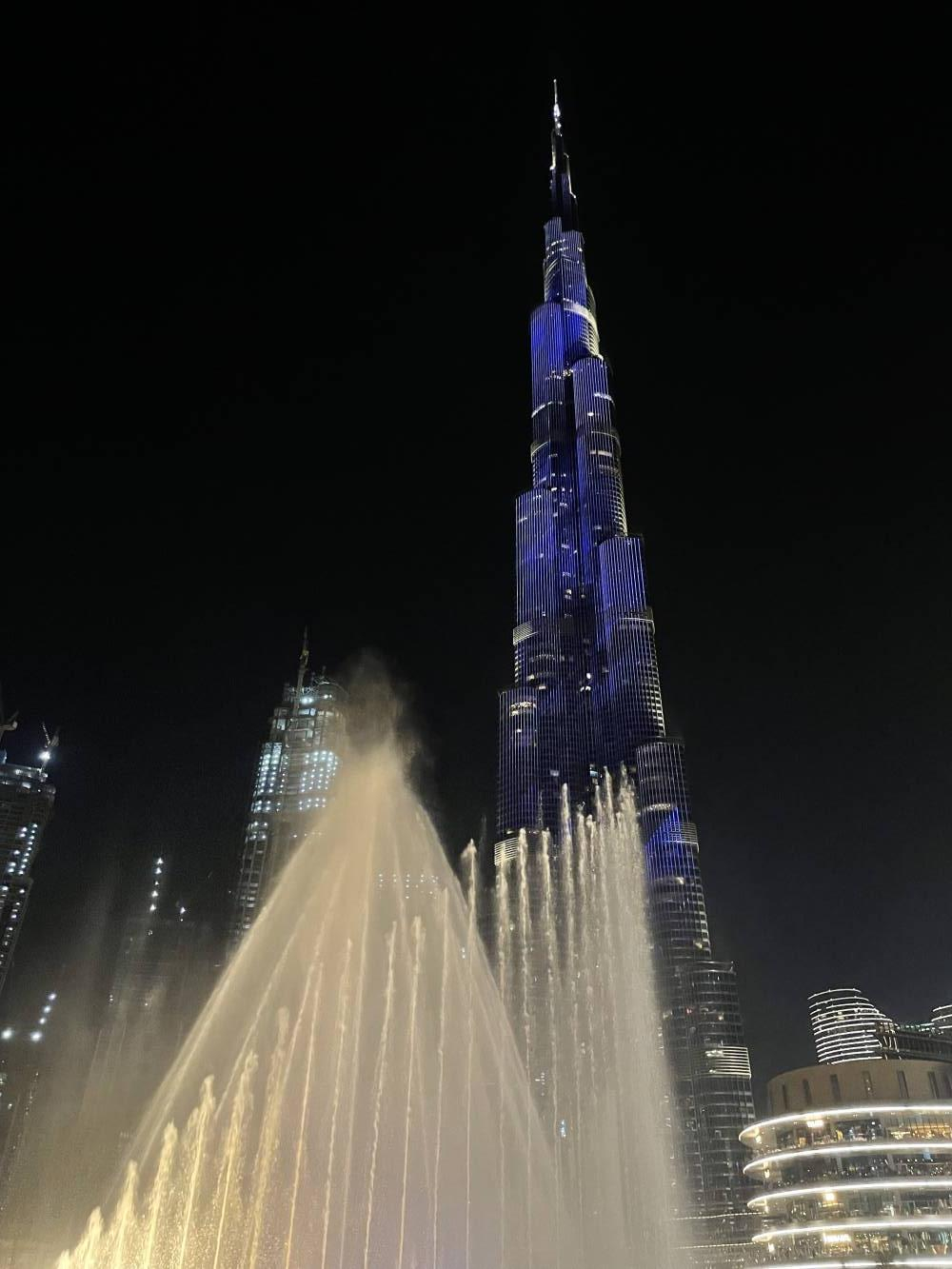 <p><em><em>Burj Khalifa bei Nacht, besucht von den MCI Tourismus Masterstudierenden, Foto: MCI Tourismus<br /></em></em></p>