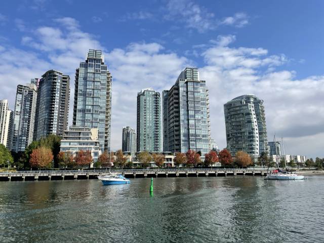 <p>Die Masterstudierenden mit dem Boot durch Vancouver. Foto: StefanieHaselwanter</p>