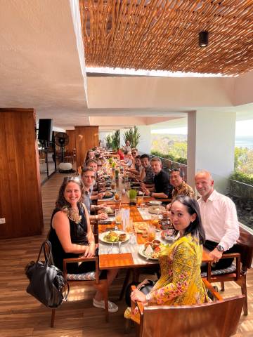 <p>Die Masterstudierenden beim Besuch des Anantara Uluwatu Resorts ©Stefanie Haselwanter</p>