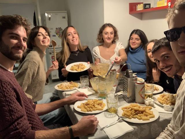 <p><em>Gemeinsames Abendessen mit Austauschstudierenden. </em>©<em>Barletta</em></p>