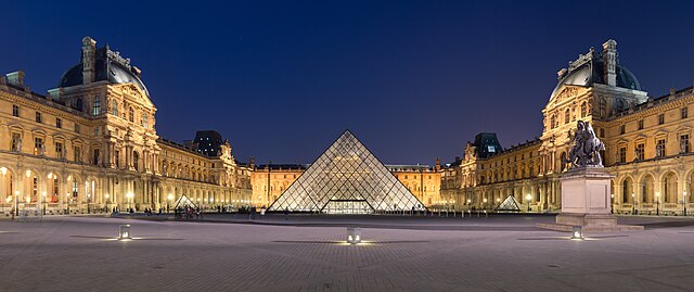 Copyright https://en.wikipedia.org/wiki/Louvre_Pyramid#/media/File:Louvre_Museum_Wikimedia_Commons.jpg | Benh LIEU SONG | CC: by-sa - Namensnennung, Weitergabe unter gleichen Bedingungen