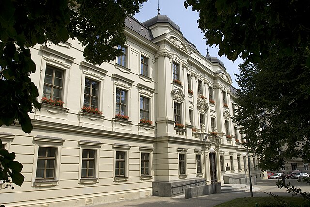 Copyright https://en.wikipedia.org/wiki/Brno_University_of_Technology#/media/File:Rektorat1.jpg | Jan Symon | CC: by-sa - Namensnennung, Weitergabe unter gleichen Bedingungen